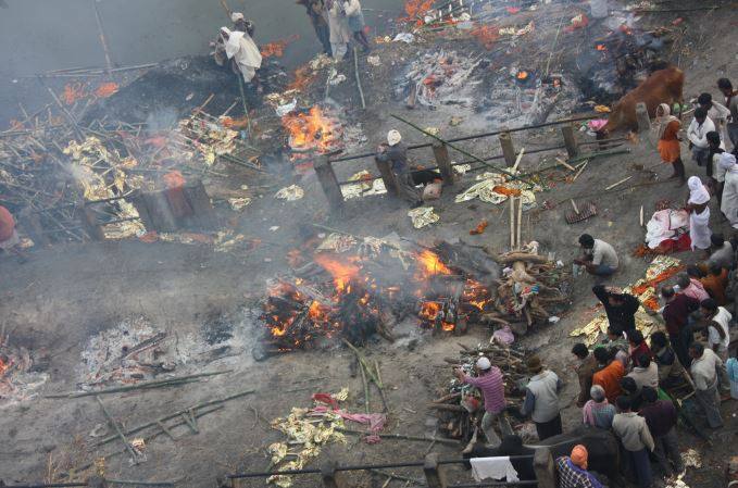 MP: In Ujjain, even in less rain, the situation is deteriorating due to waterlogging MP: कम बारिश में भी उज्जैन में जलजमाव से बिगड़े हालात, मुर्दों को भी करना पड़ रहा है इंतजार