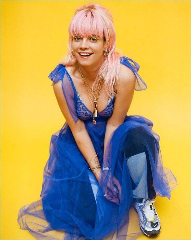 सिंगर ने खुद को कुछ करियर सलाह भी दी, जिसमें प्रतिस्पर्धा करने के बजाय भरोसेमंद प्रवृत्तियों और दूसरी महिलाओं के साथ अधिक सहयोग करना शामिल था. फोटो - इंस्टाग्राम