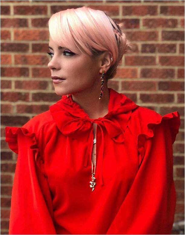 बता दें कि पॉप सिंगर लिली एलन एक ब्रिटिशर हैं. खास बात ये है कि वो सॉन्ग राइटर और टेलीविजन प्रेजेंटर के तौर पर भी फेमस हैं. फोटो - इंस्टाग्राम