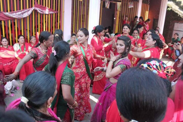 हरियाली तीज पर कथा सुनने की भी परंपरा है. इस कथा में भगवान शंकर का पार्वती के साथ संवाद है. फोटो : गूगल फ्री इमेज