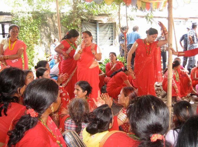 तीज पर्व पति की लंबी आयु के लिए मनाया जाता है. मान्यताओं के अनुसार इस दिन भगवान शंकर और पार्वती की पूजा करने से मनोकामनाएं पूर्ण होती हैं. फोटो : गूगल फ्री इमेज