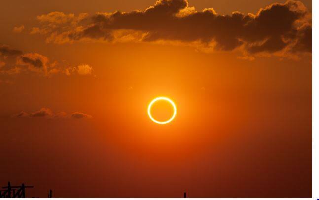 कैसे लगता है सूर्य ग्रहण- जब भी चन्द्रमा धूरी पर घूमते हुए सूर्य और पृथ्वी के बीच आ जाती है तो इस घटना के कारण सूर्य ग्रहण लगता है. फोटो : गूगल फ्री इमेज