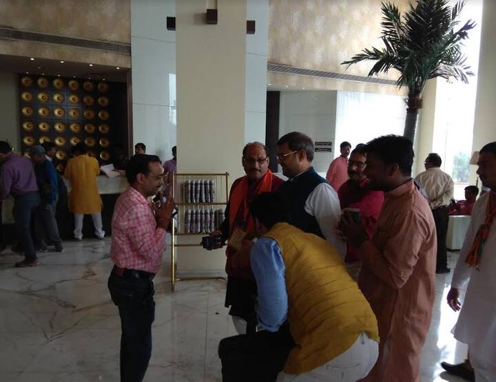 बीजेपी एमएलसी व प्रदेश महामंत्री अशोक कटारिया बैठक में हिस्सा लेने पहुंचे