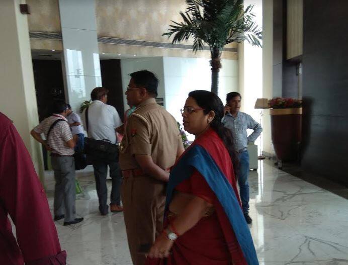 बीजेपी की राज्यसभा सांसद कांता कर्दम भी बैठक में आई