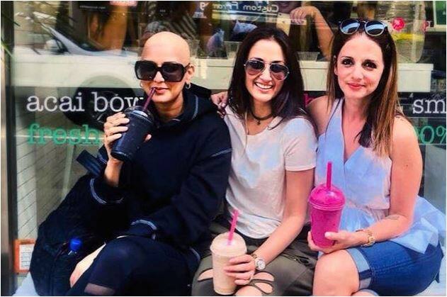  हाल ही में फुल हेयर फॉल के साथ सोनाली ने अपनी तस्वीर फ्रेंडशिप डे के मौके पर शेयर की थी. उन्होंने अपने इस लुक को लेकर कहा था कि वो सहज हैं और बिना बालों के होना खूबसूरत है. फोटो - इंस्टाग्राम