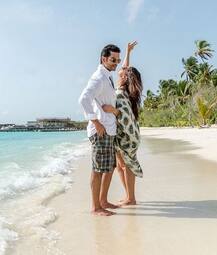 सफेद लॉन्जरी में तस्वीर शेयर कर नेहा धूपिया ने कही दिल की बात