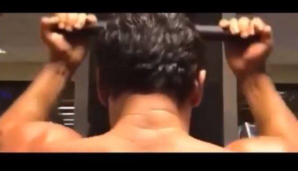 सलमान ने इस वीडियो के साथ कैप्शन में खेलमंत्री राज्यवर्धन सिंह राठौर के शुरू किए गए इस कैंपेन 'हम फिट तो इंडिया फिट' की तारीफ की. फोटो : इंस्टाग्राम