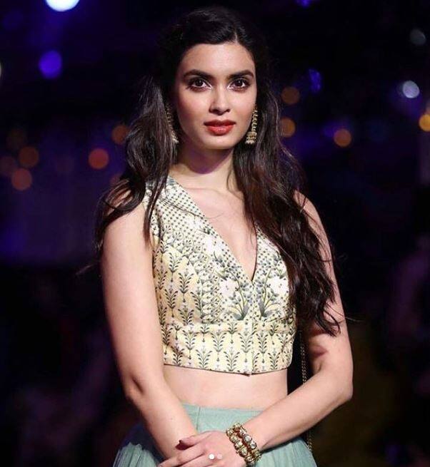 एक्ट्रेस डायना ने अपने करियर की शुरुआत साल 2005 में मॉडलिंग से की थी. मॉडलिंग की दुनिया में सात साल का लंबा वक्त बिताने के बाद साल 2012 में फिल्मों में काम कर शुरू किया. बॉलीवुड फिल्म कॉकटेल से उन्होंने डेब्यू किया था. फोटो - इंस्टाग्राम