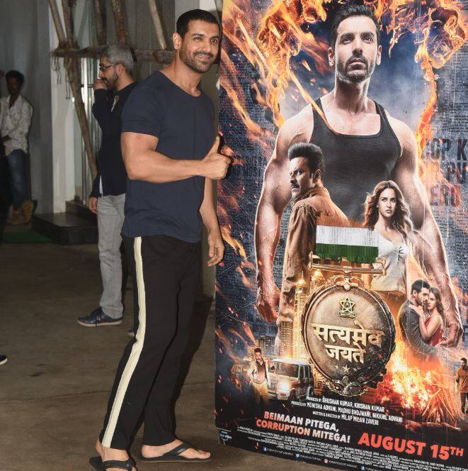 फिल्म का निर्देशन मिलाप जावेरी ने किया है. फिल्म 15 अगस्त को बड़े पर्दे पर रिलीज होगी. (सभी तस्वीरें मानव मंगलानी)