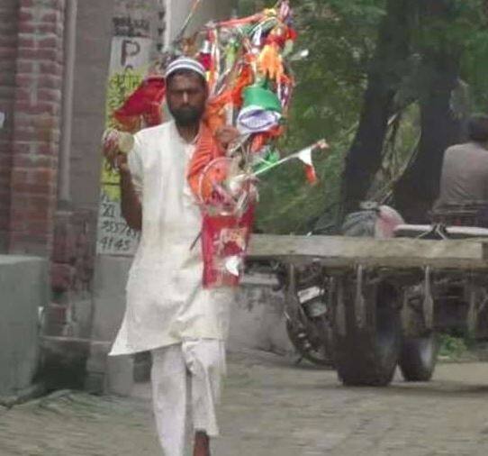 बागपत: मुस्लिम युवक ने हरिद्वार से कांवड़ लाकर किया जलाभिषेक, मिली यह सजा Baghpat: A Muslim man stopped to offering Namaz due to involve in Kawad Yatra बागपत: मुस्लिम युवक ने हरिद्वार से कांवड़ लाकर किया जलाभिषेक, मिली यह सजा