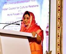 केरल में बाढ़ के दौरान खराब हुए पासपोर्ट को निशुल्क बदला जाएगा: सुषमा स्वराज