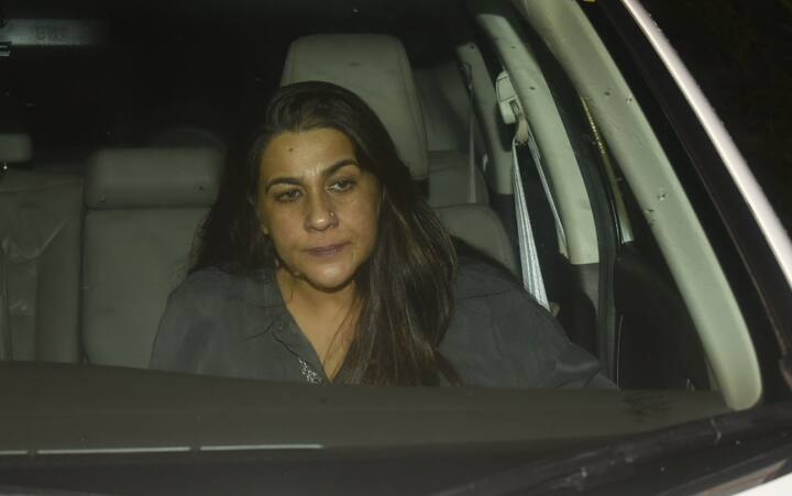 सारा और इब्राहिम के साथ उनकी मां और अभिनेत्री अमृता सिंह ने भी शिरकत की. (तस्वीर: मानव मंगलानी)