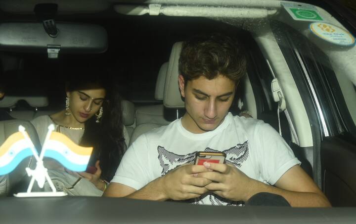 बड़े झुमके, बिंदी और खुले बालों में सारा को देखते ही उनपर नजरे थम सी रही हैं. (तस्वीर: मानव मंगलानी)