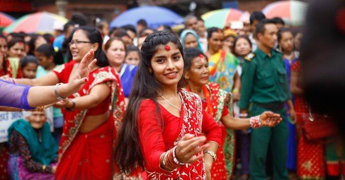 हरियाली तीज सुहागिनों के लिए उल्लास का पर्व होता है, जिसमें वे अपने पति के लिए मंगल कामनाएं करती हैं, इन सब के बीच यदि सेहत का ध्यान ना रखा जाए तो हो सकता है नुकसान. आइए जानते हैं, व्रत से होने वाले नुकसान के बारे में. फोटोः गूगल फ्री इमेज