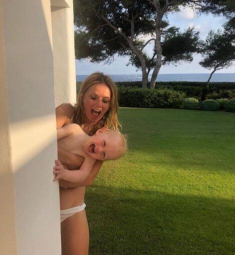 अक्सर वे बेटे के साथ मस्ती करते हुए कई तस्वीरें पोस्ट करती हैं. फोटोः इंस्टाग्राम