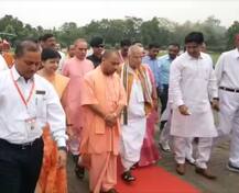 मुरली मनोहर जोशी के लिए सीएम योगी आदित्यनाथ ने छोड़ा रेड कार्पेट