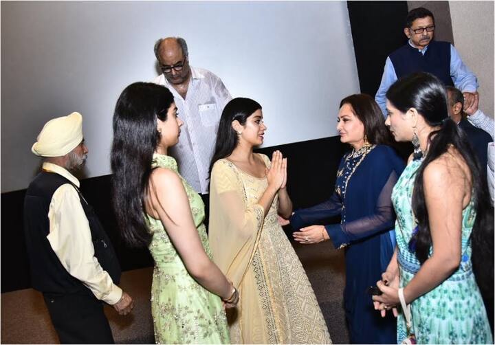 बता दें कि इसी साल फरवरी के महीने में दुबई के एक होटल के बॉथ टब में डूब जाने से एक्ट्रेस श्रीदेवी का निधन हो गया था. फोटो - मानव मंगलानी