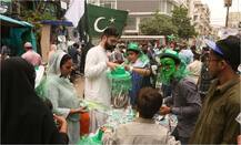 आजादी के जश्न में डूबा पड़ोसी मुल्क पाकिस्तान, देखें तस्वीरें