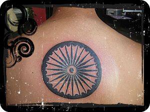 आजकल टैटू चलन में है, इस इंडिपेंडेंस डे देशभक्ति के टैटू भी बनवा सकते है. टैटू दिखने में तो बेहद स्टाइलिश होते ही हैं, तिरंगे की थीम देकर इसे देशभक्ति से जोड़ सकते हैं. फोटोः गूगल फ्री इमेज