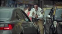 ट्रैफिक पुलिस बने एक्टर अक्षय कुमार, लोगों को पढ़ा रहे हैं यातायात के नियम