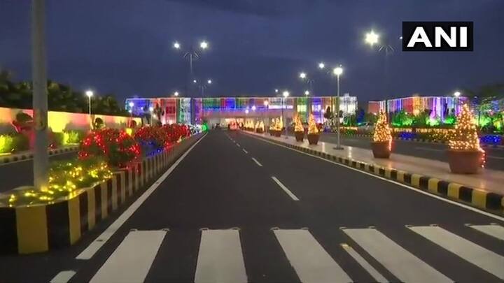 आंध्र प्रदेश की राजधानी अमरावती में बनी विधानपरिषद की इमारत को भी तीन रंगों में सजा दिया गया है. तस्वीर: एएनआई