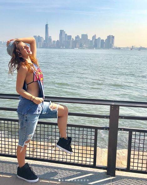 बेनाफ्शा सूनावाला ने इंस्टाग्राम पर रिप्ड जींस पहनकर एक खूबसूरत फोटो खिंचवाईं है. वो टीवी रियलिटी शो से ब्रेक लेकर अमेरिका पहुंची हुई हैं. तस्वीर: इंस्टाग्राम