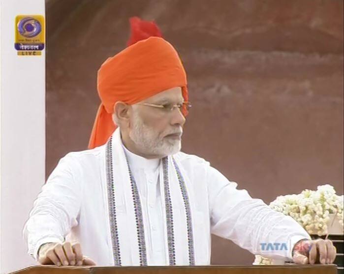 बता दें कि अभी पीएम मोदी का लाल किले से देश के नाम संबोधन जारी है. फोटो - एएनआई