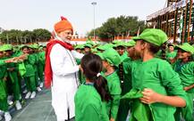 जश्न-ए-आजादी के मौके पर बच्चों के बीच जाने से नहीं चूके पीएम मोदी, देखें तस्वीरें