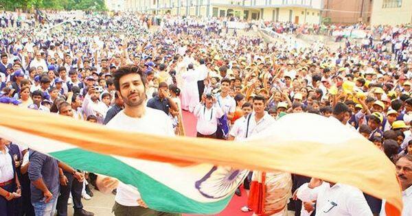 एक्टर कार्तिक नारायण भी फैंस के साथ स्वतंत्रता दिवस सेलिब्रेट करते दिखे. फोटोः इंस्टाग्राम