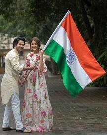 72वां स्वतंत्रता दिवस: \'सुई धागा\' के स्टार्स ने प्रमोशन के लिए अपनाया नया तरीका, देखें तस्वीरें