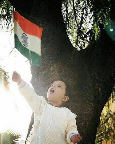 स्टार किड की बात हो जो क्रिकेटर धोनी की बेटी जीवा कैसे पीछे रह सकती हैं. जीवा की ये तस्वीर वायरल हो रही है. फोटोः इंस्टाग्राम