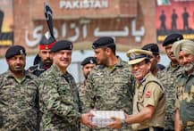 अटारी-वाघा बॉर्डर पर बीएसएफ ने पाक रेंजर्स को दी मिठाई