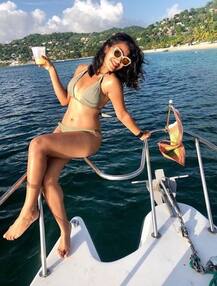 कैटी इकबाल ने इंस्टाग्राम पर शेयर की टॉपलेस तस्वीरें