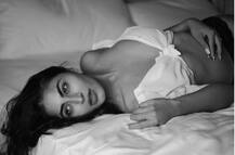 कैटी इकबाल ने इंस्टाग्राम पर शेयर की टॉपलेस तस्वीरें