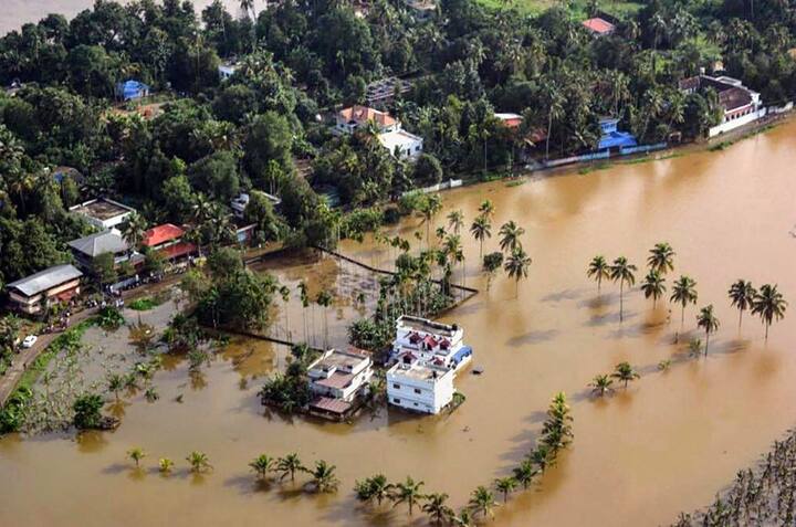 केरल में बुधवार को फिर जोरदार बारिश होने से 19 लोगों की मौत हो गई. साथ ही तबाही के बाद अधिकारियों को पूरे राज्य में रेड अलर्ट जारी करना पड़ा. मूसलाधार बारिश में मरने वालों की संख्या अब बढ़कर 58 हो गई है. तस्वीर: एएनआई