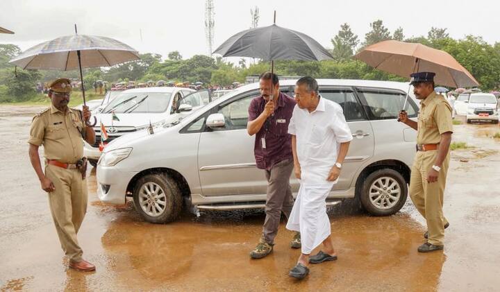 सीएम पिनारई विजयन ने केरल में आई बाढ़ का सामना करने के लिए लोगों से उदारता से आर्थिक और अन्य तरह से योगदान देने की अपील की. तस्वीर: पीटीआई