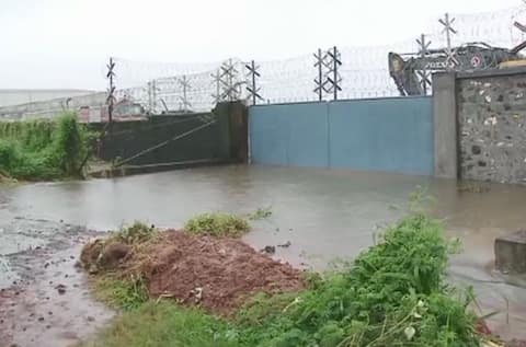 भारी बारिश से तबाह केरल, 58 की मौत, डूबा एयरपोर्ट भारी बारिश से तबाह केरल, 58 की मौत, डूबा एयरपोर्ट