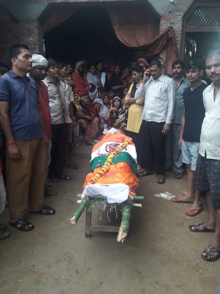 स्वतंत्रता सेनानी के बड़े बेटे समशेर ने बताया कि काफी समय से पिता जी तबीयत ख़राब थी. उनका उपचार कराया जा रहा था लेकिन किसी प्रकार का सुधार नहीं हो रहा था उनके निधन की जानकारी पुलिस और जिला प्रशासन को दी गयी. इसके बाद पूरे सम्मान के साथ उनका अंतिम संस्कार किया गया.