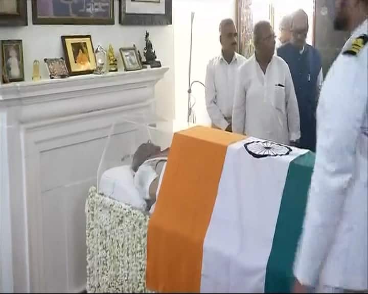 अटल बिहारी वाजपेयी को श्रद्धांजलि देने के लिए लगा तांता, सभी पार्टियों के नेताओं ने किए अंतिम दर्शन