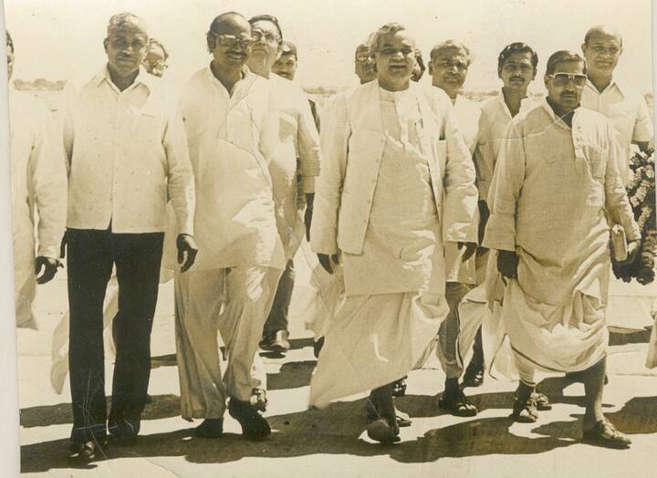 वहीं 1962 से 1986 तक राज्यसभा के सदस्य रहे.