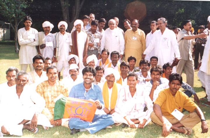 साल 1957 से लेकर 2004 यानि 50 बार संसद के किसा न किसी सदन में पहुंचे.