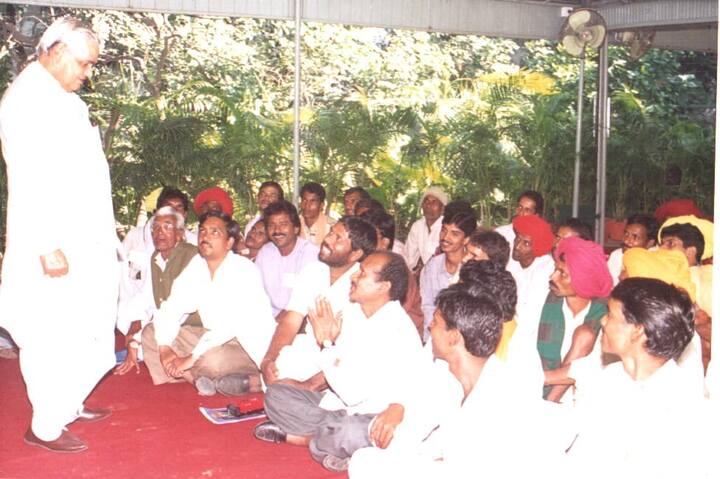 पूर्व पीएम अटल बिहारी वाजपेई दूसरे ऐसे नेता थे जिन्होंने सबसे ज्यादा बार लोकसभा चुनाव जीता. बता दें कि वो 10 बार लोकसभा चुनाव जीते थे जबकि सीपीआई के इंद्रजीत गुप्ता ने 11 बार लोकसभा चुनाव जीता.