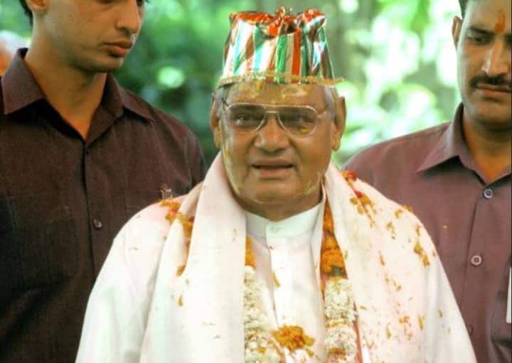 1994 में वाजपेयी जी को लोकमान्य तिलक अवॉर्ड से नवाजा गया था. 