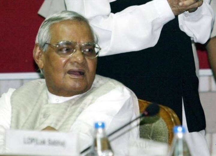 Former Prime Minister Atal Bihari Vajpayee died, relation with Lal Krishna Advani आडवाणी के साथ ‘वो सुबह’ लाकर ही माने अटल