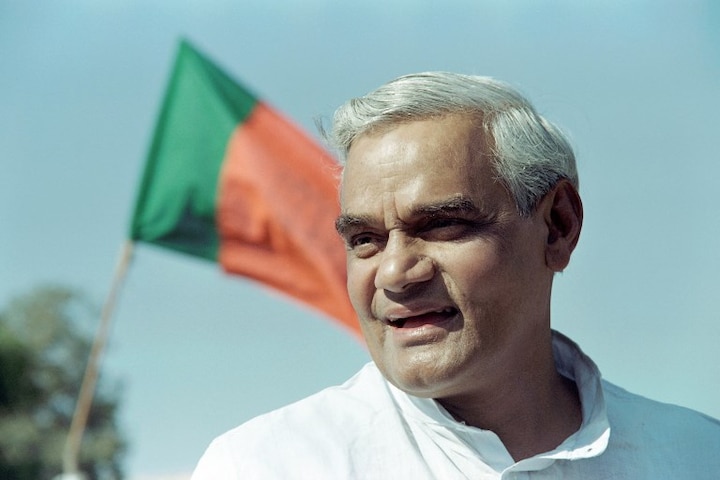 Former Prime Minister Atal Bihari Vajpayee is no more, breaking News Update पूर्व पीएम वाजपेयी 'अटल' निद्रा में लीन, सुबह 9 बजे से अंतिम दर्शन, शाम चार बजे अंतिम संस्कार