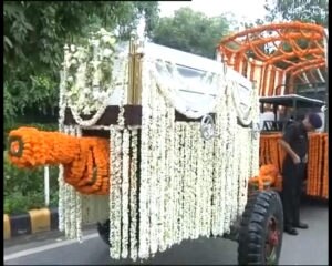 स्मृति स्थल पर अटल बिहारी वाजपेयी पंचतत्व में विलीन, बेटी नमिता ने दी मुखाग्नि