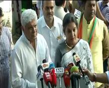 पूर्व PM वाजपेयी के अंतिम दर्शन करने पहुंचे जावेद अख्तर, कहा- उन्हें सब प्यार करते हैं