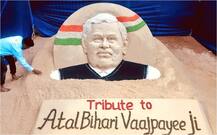 Pics: देश के मशहूर सैंड आर्टिस्ट ने ऐसे दी पूर्व प्रधानमंत्री अटल बिहार वाजपेयी को श्रद्धांजलि