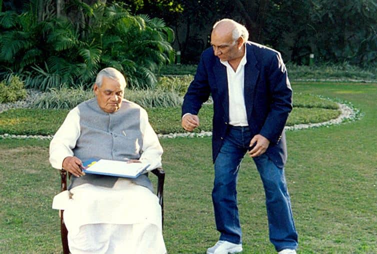 अटल बिहारी वाजपेयी को मिला था बॉलीवुड का ये नामी अवॉर्ड, फंक्शन में नहीं हो पाए थे शामिल