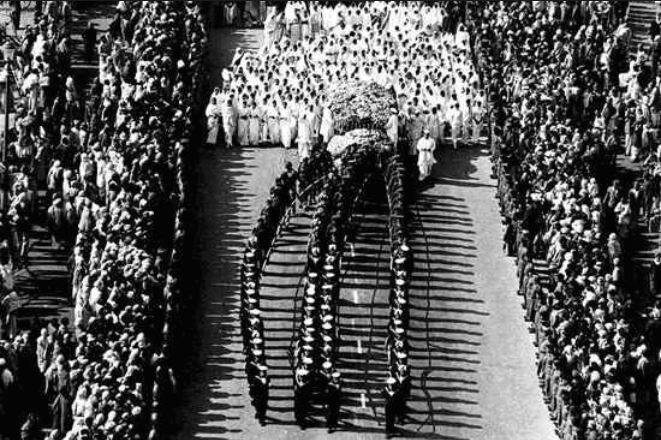 क्यों गन-कैरेज पर ले जाया जा रहा है अटल बिहारी वाजपेयी का पर्थिव शरीर?